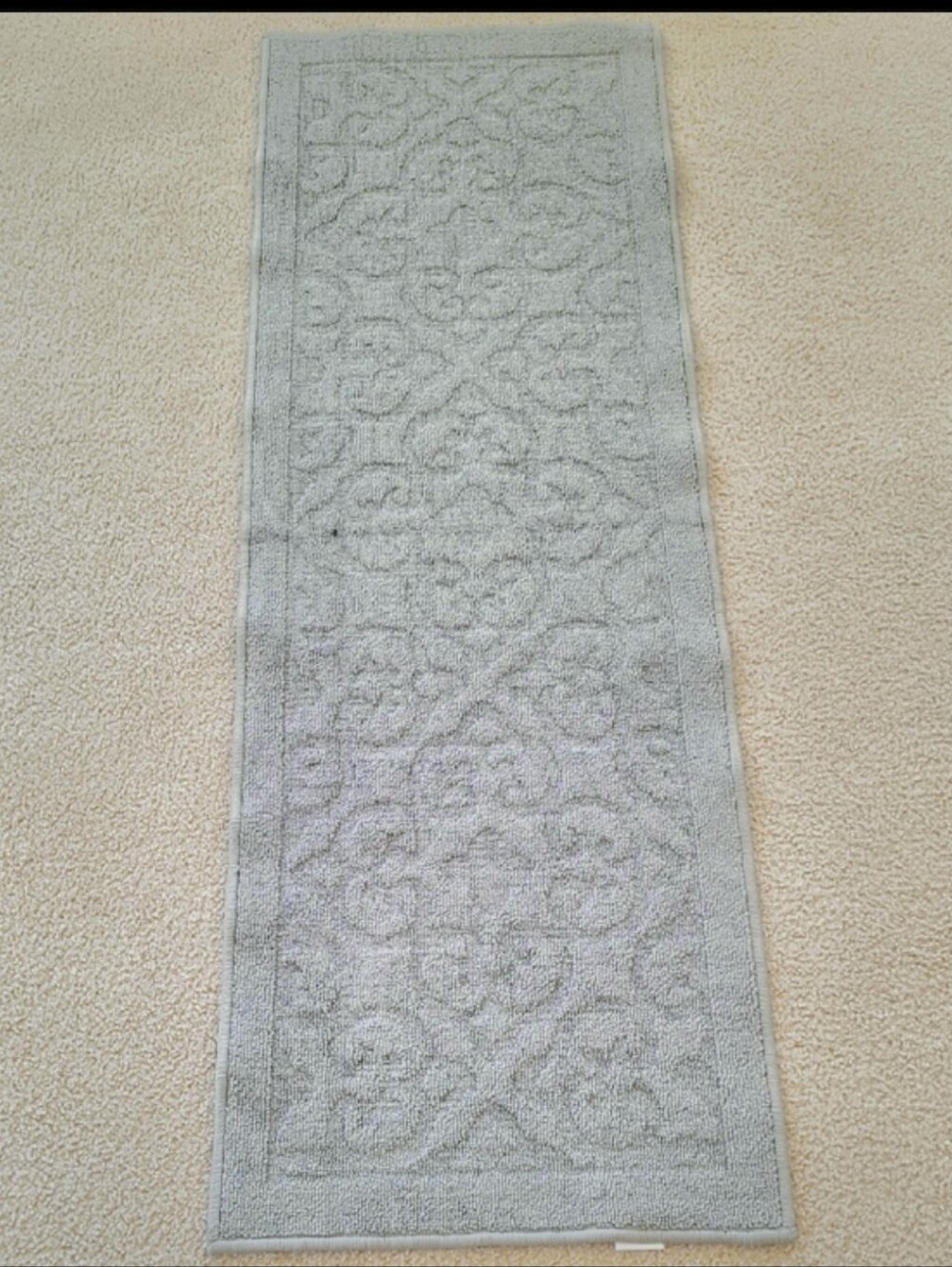 Gray Textured 100% Olifin Accent Runner